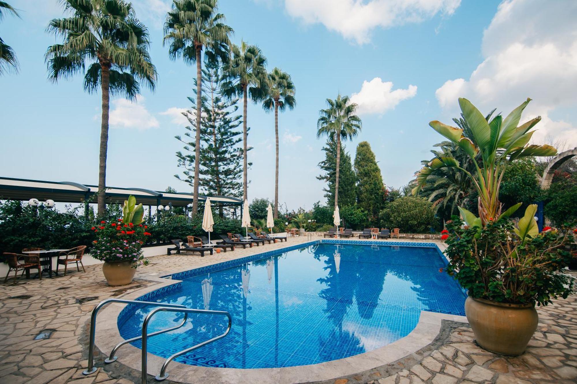 Хостел Bellapais Gardens Екстер'єр фото