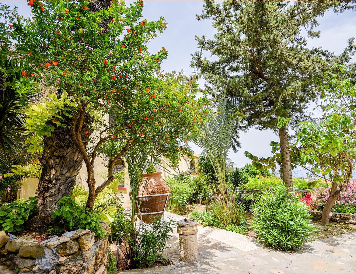Хостел Bellapais Gardens Екстер'єр фото